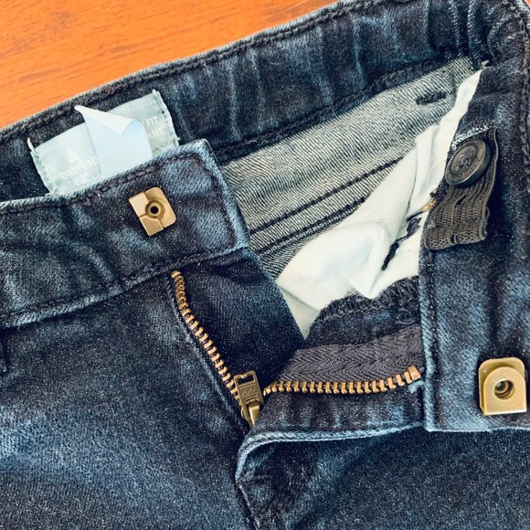 Baby Gap, Skinny Fit Jeans with button accents, size 4T - Picture 3 of 8